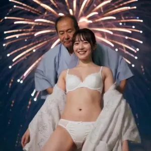 花火が上がってパンチラからのハゲ親父