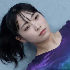体操美女の股間のにおいを嗅ぐ変態おじ